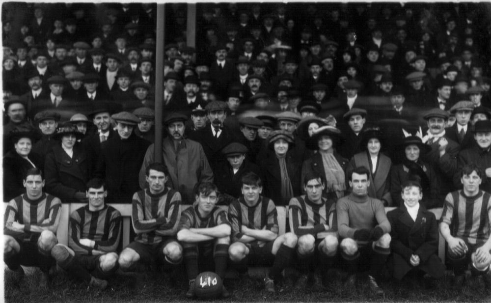 1913-14_vHuddersfield.jpg 1913-14_vHuddersfield.jpg
