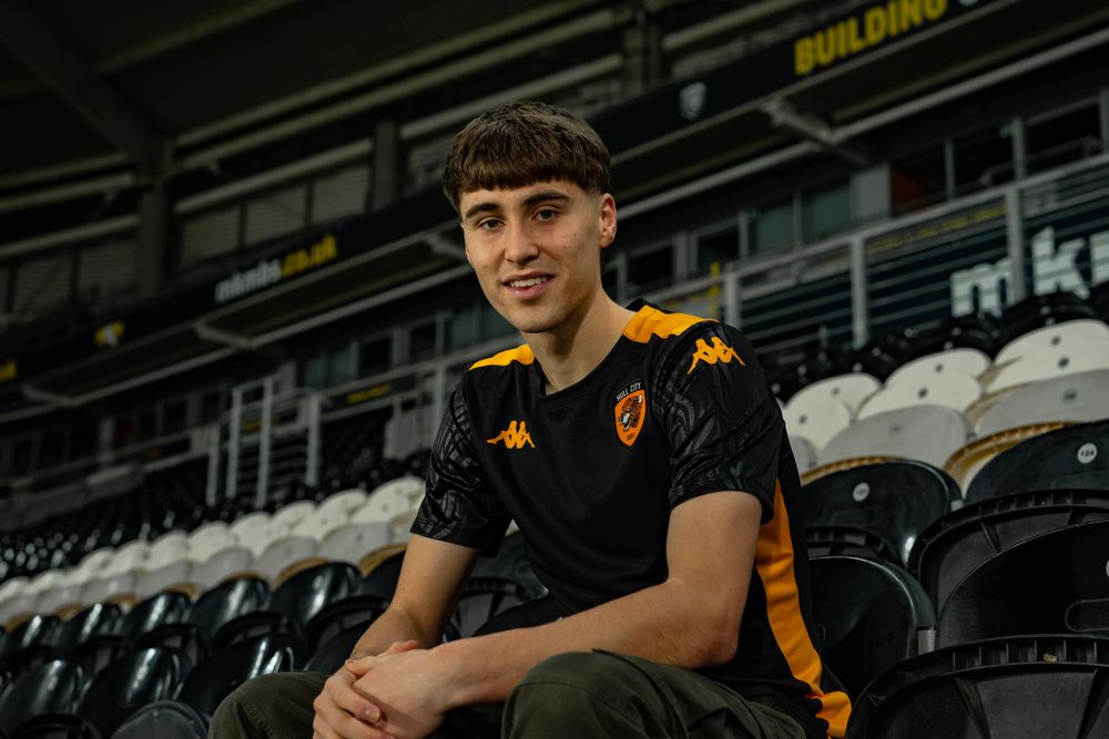 Cathal McCarthy Signing 24.25 2 Cathal McCarthy Signing 24.25 2