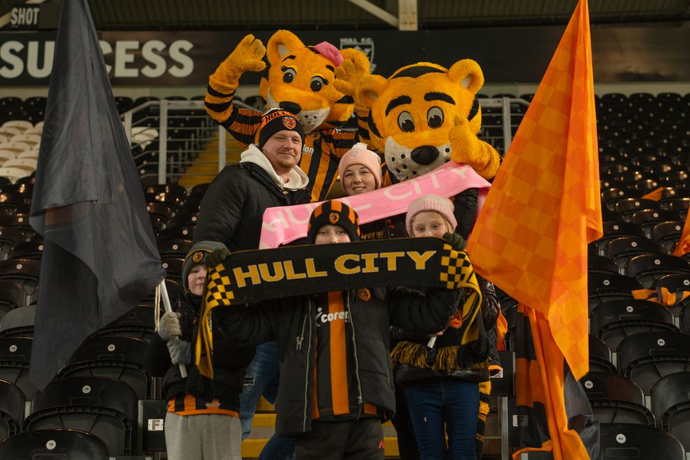 Fans Roary Amber QPR H Jan 2025.jpg Fans Roary Amber QPR H Jan 2025.jpg