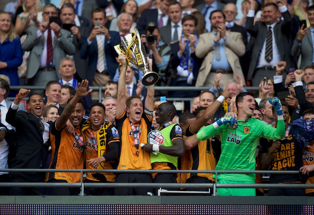 Michael Dawson Trophy Lift v Sheff Wed 2016.JPG Michael Dawson Trophy Lift v Sheff Wed 2016.JPG